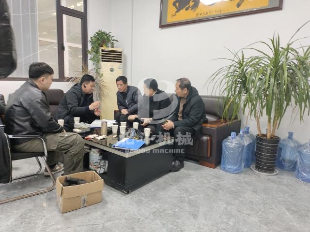 線路板破碎處理設備性能優異吸引客戶光臨