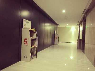 電梯口輻射企業用戶，便利貨架「果小7」如何布局樓宇生意