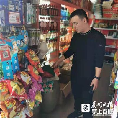 盤龍區(qū)龍泉街道各網(wǎng)格開展散裝白酒專項(xiàng)整治